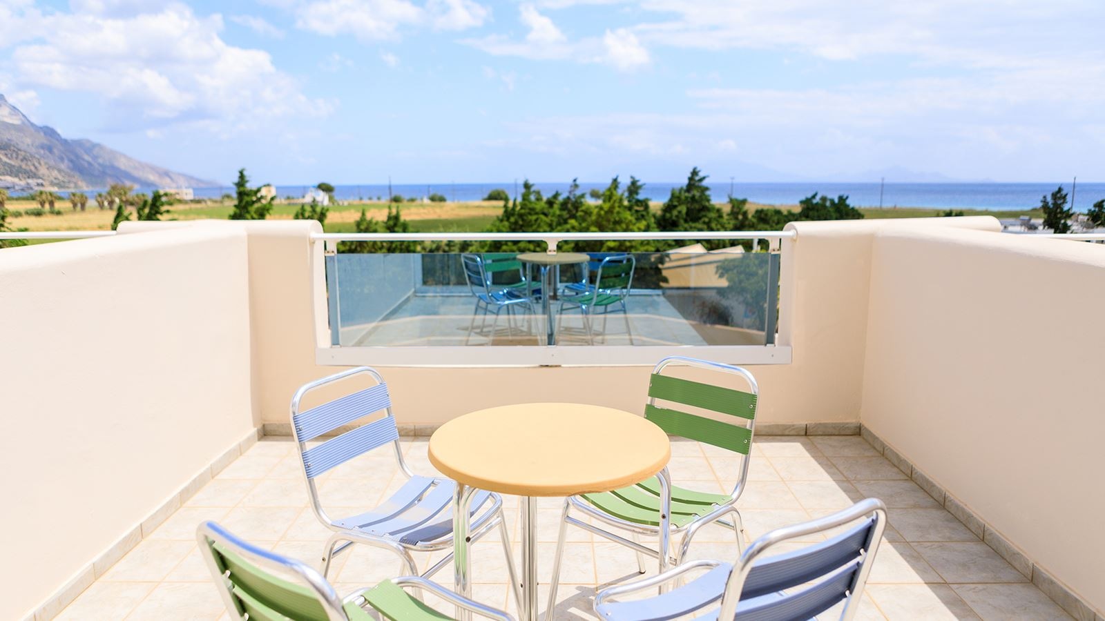 rooms-quadruple-sea-view-main-building-balcony