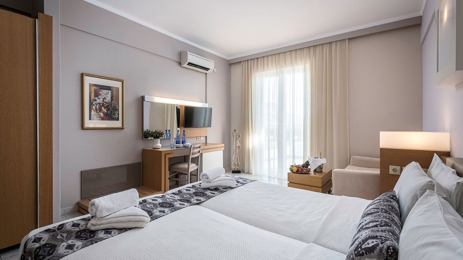 rooms-swim-up-bungalow-pool-view-terrace