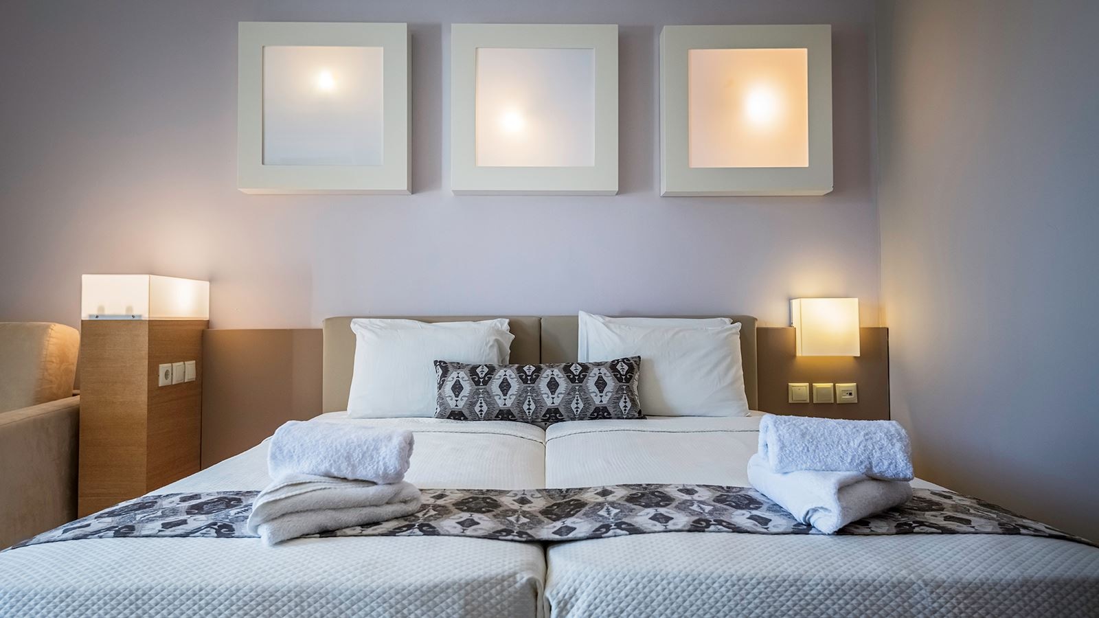 rooms-swim-up-bungalow-pool-view-terrace