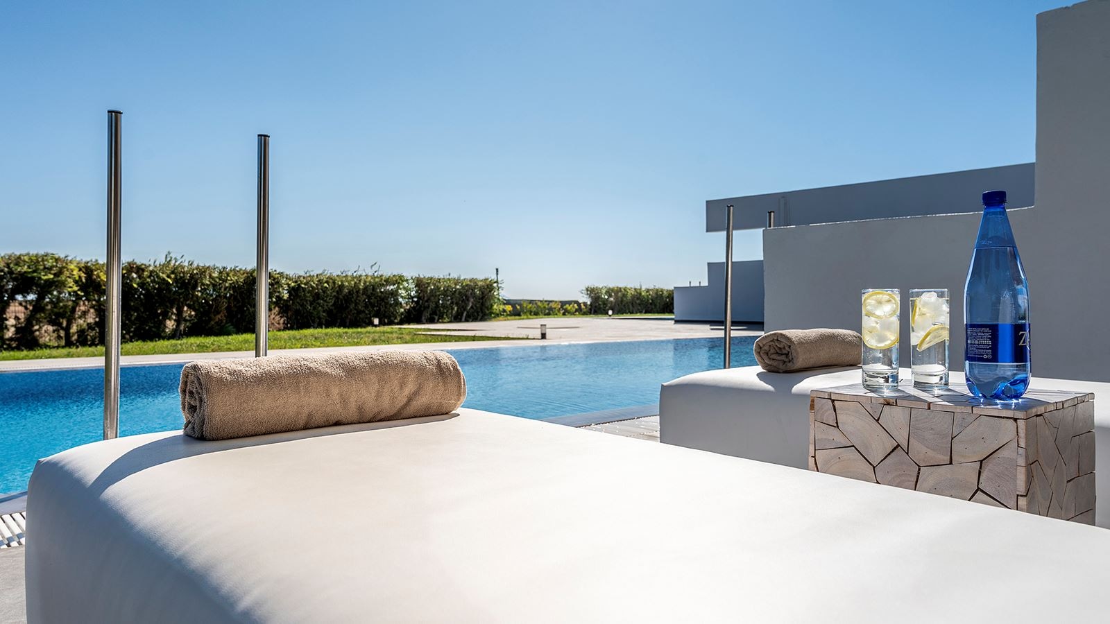 rooms-swim-up-bungalow-pool-view-terrace