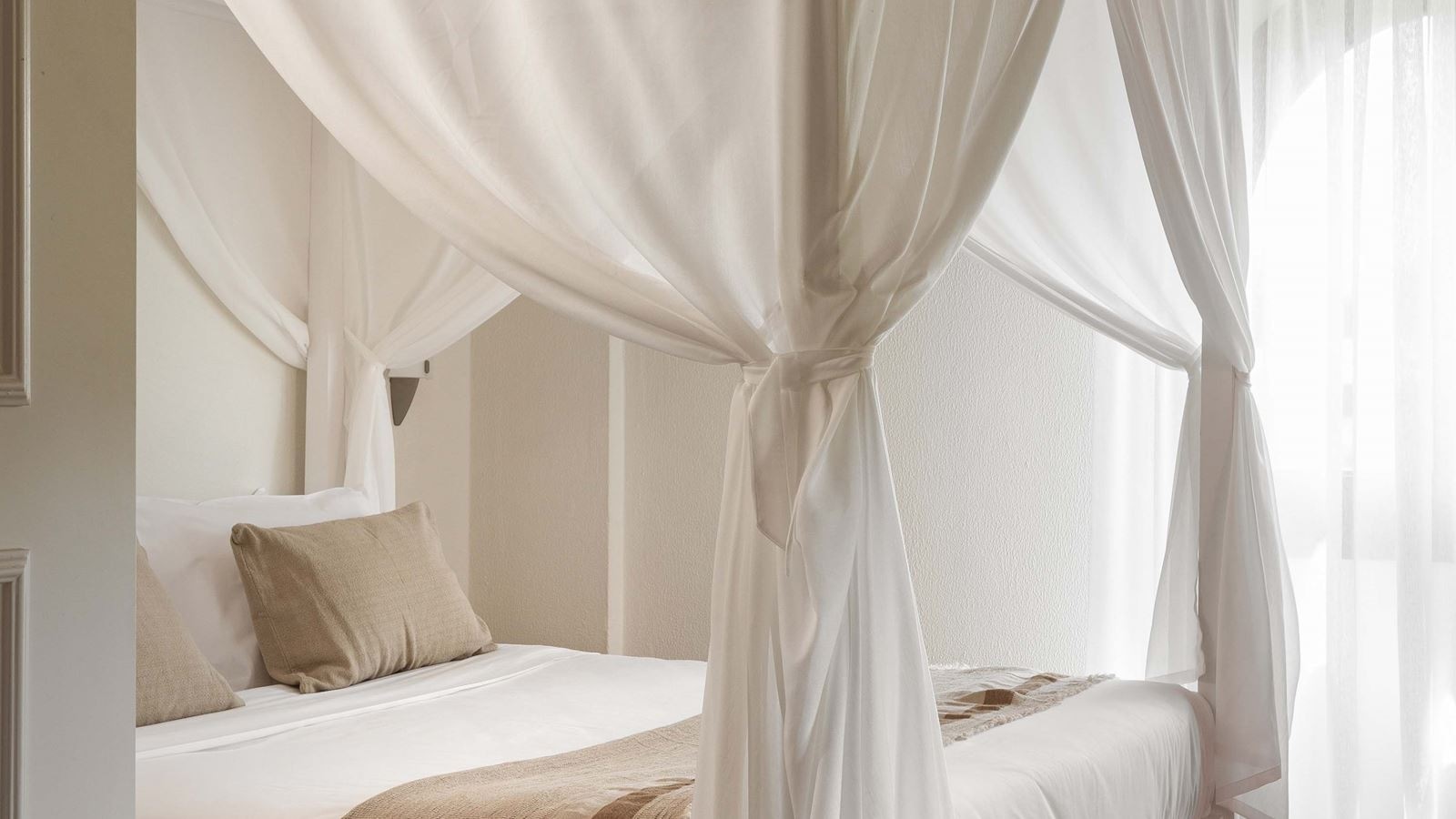 rooms-family-loft-home-private-balcony