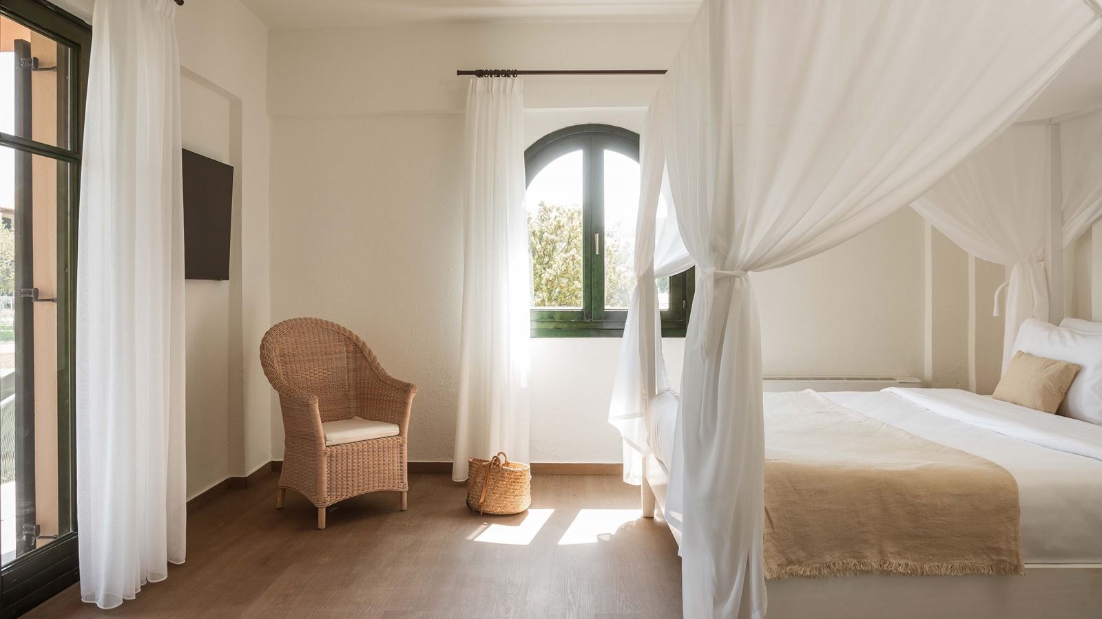 rooms-family-summer-home-shaded-veranda--gardens