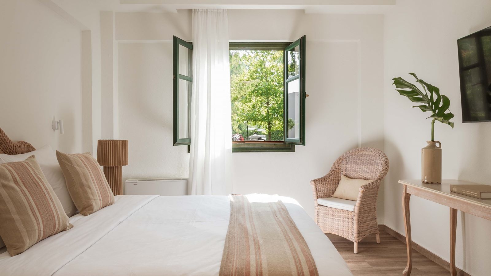 rooms-family-interconnecting-loft-private-balcony