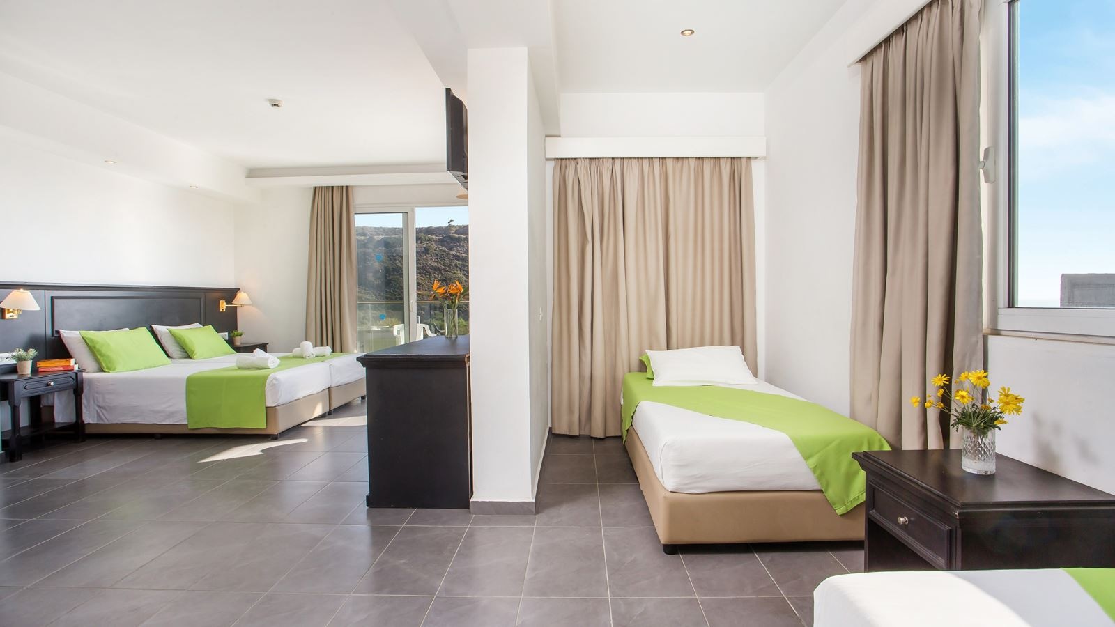 rooms-quadruple-room