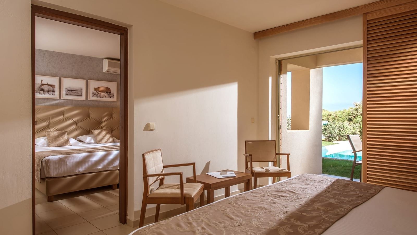 rooms-2-broom-family-room-private-pool