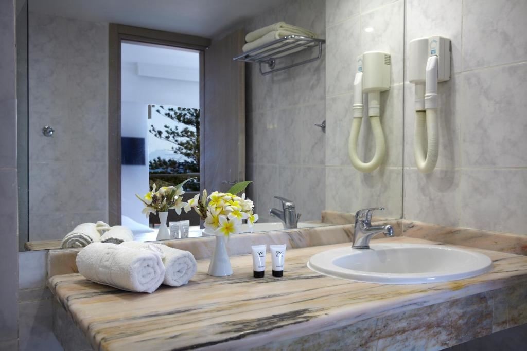 rooms-double-room-land-view-with-balcony