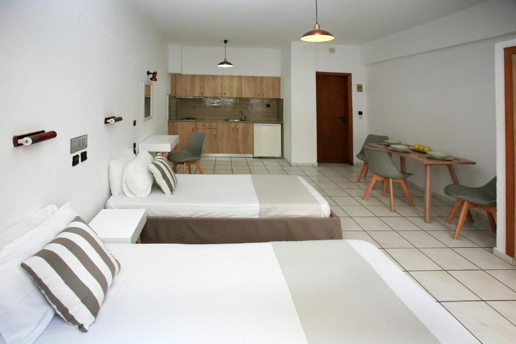 rooms-1-bedroom-family-quad-apartment-balcony-or-terrace