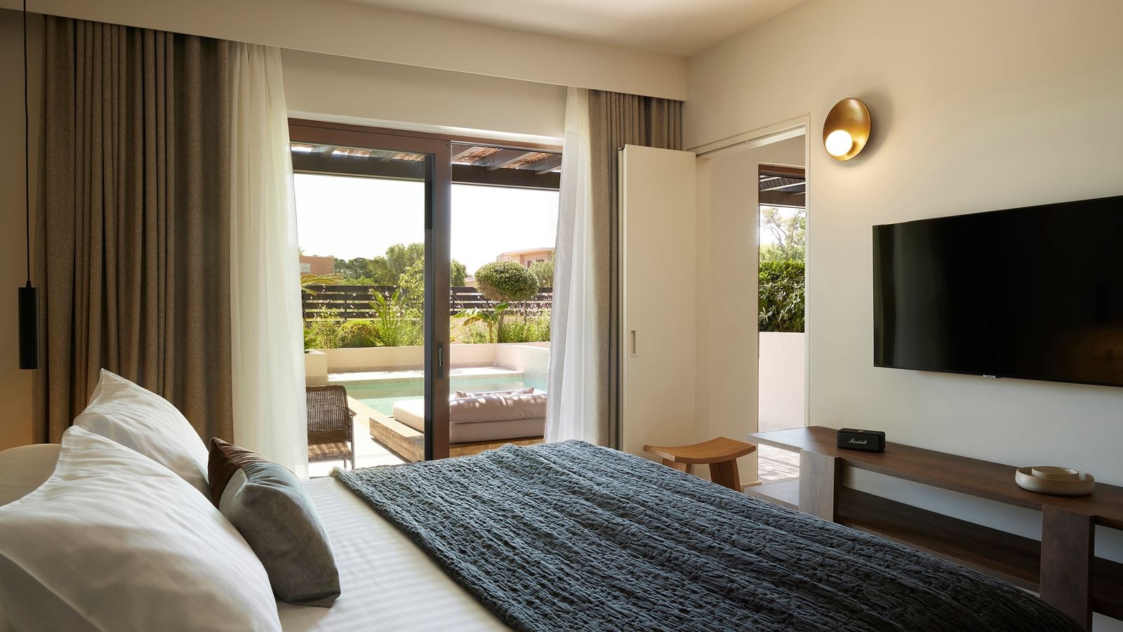 rooms-suite-one-bedroom-garden-view-private-pool