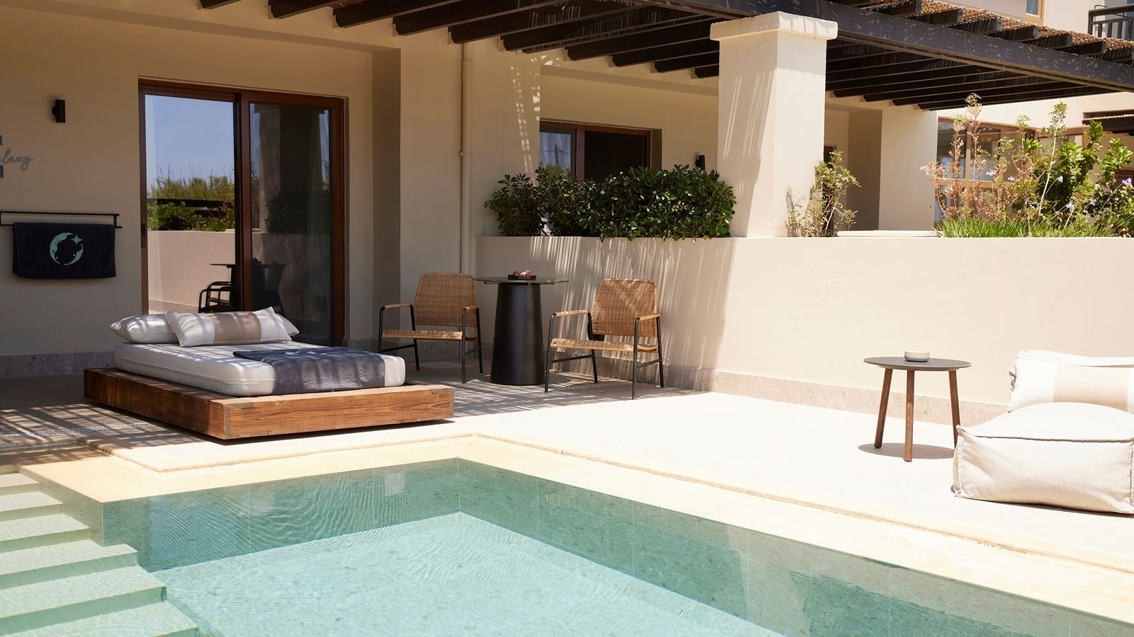 rooms-suite-one-bedroom-garden-view-private-pool