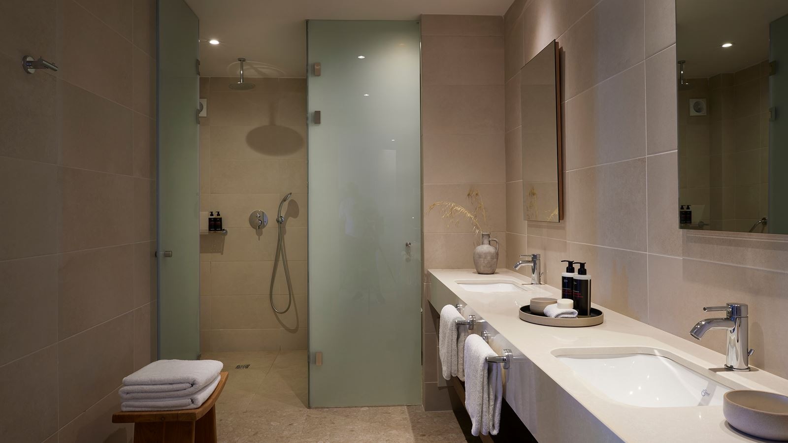 rooms-suite-one-bedroom-garden-view-swim-up