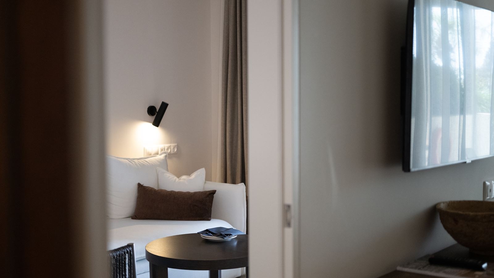 rooms-suite-one-bedroom-garden-view