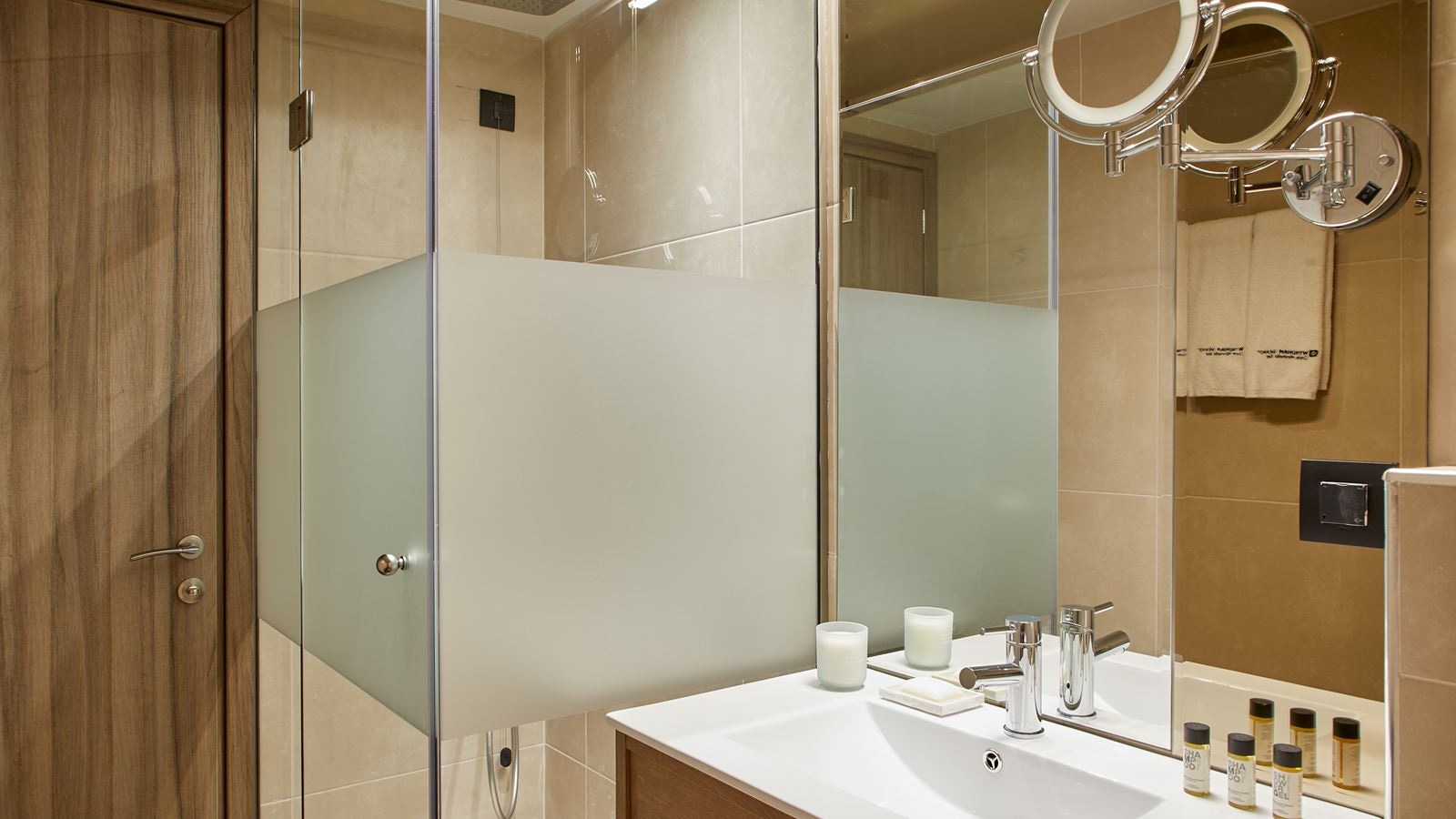 rooms-mirabello-collection-family-room