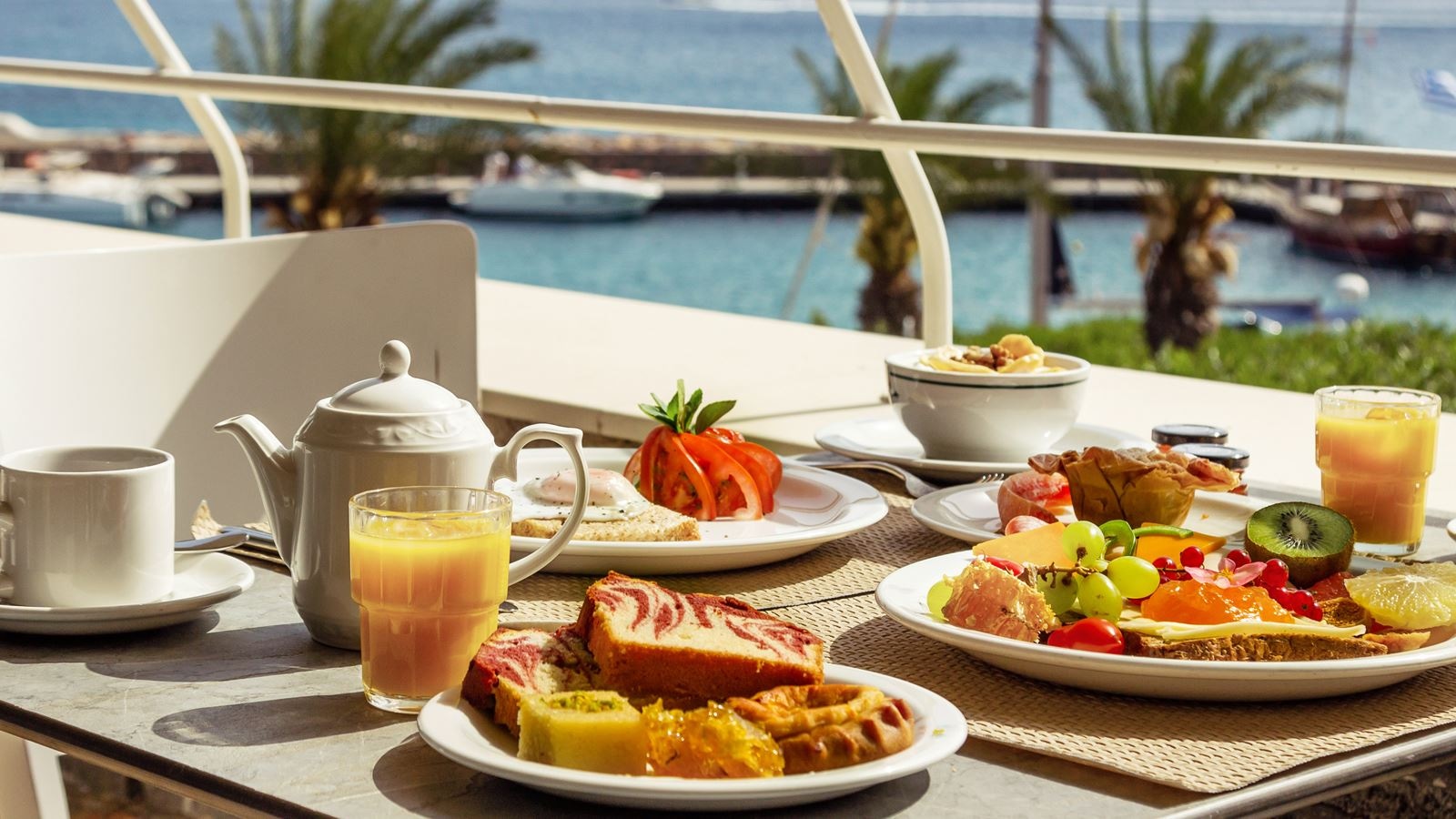 restaurants-amalthea-main-restaurant