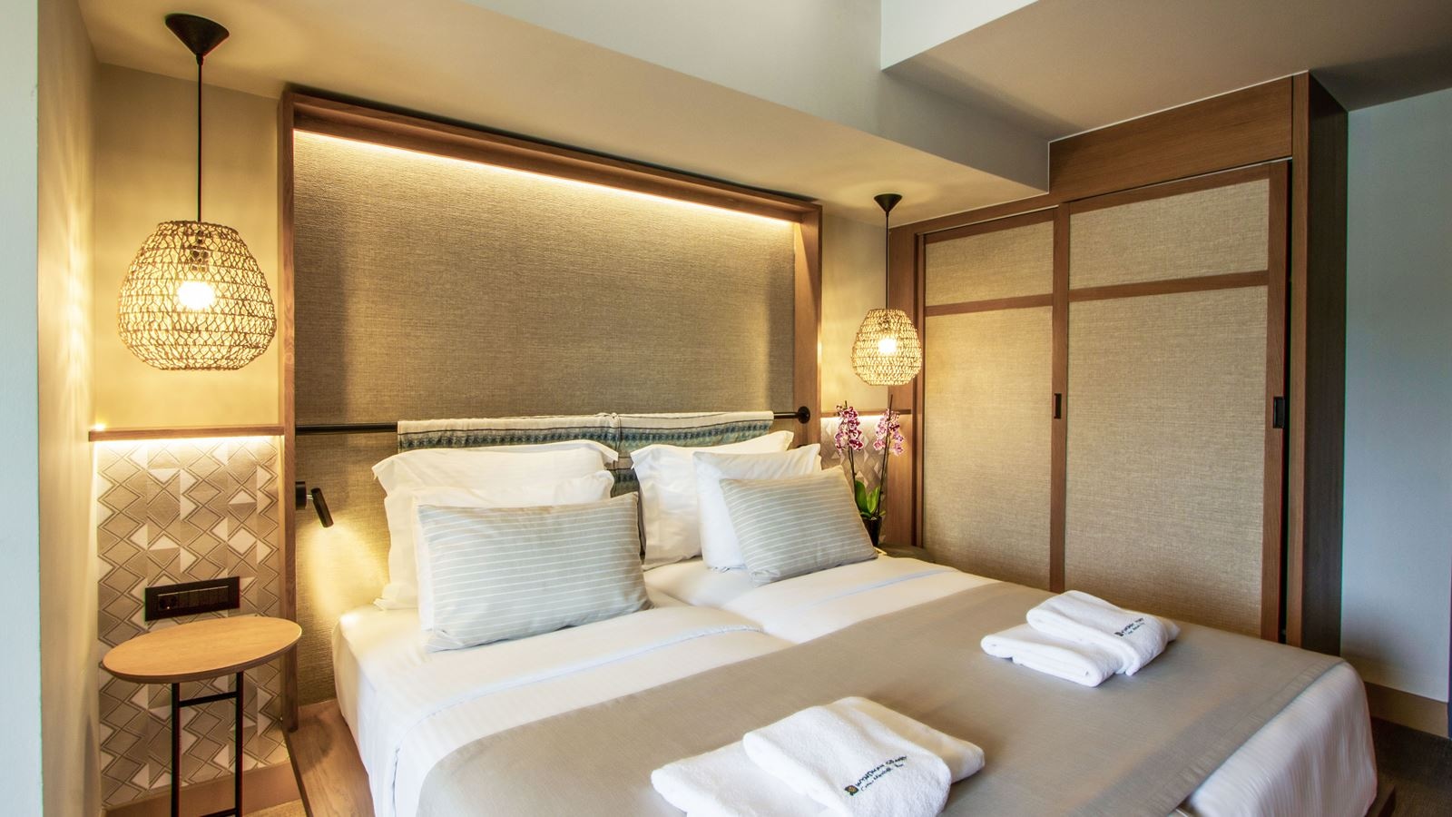 rooms-double-deluxe-room-sea-view