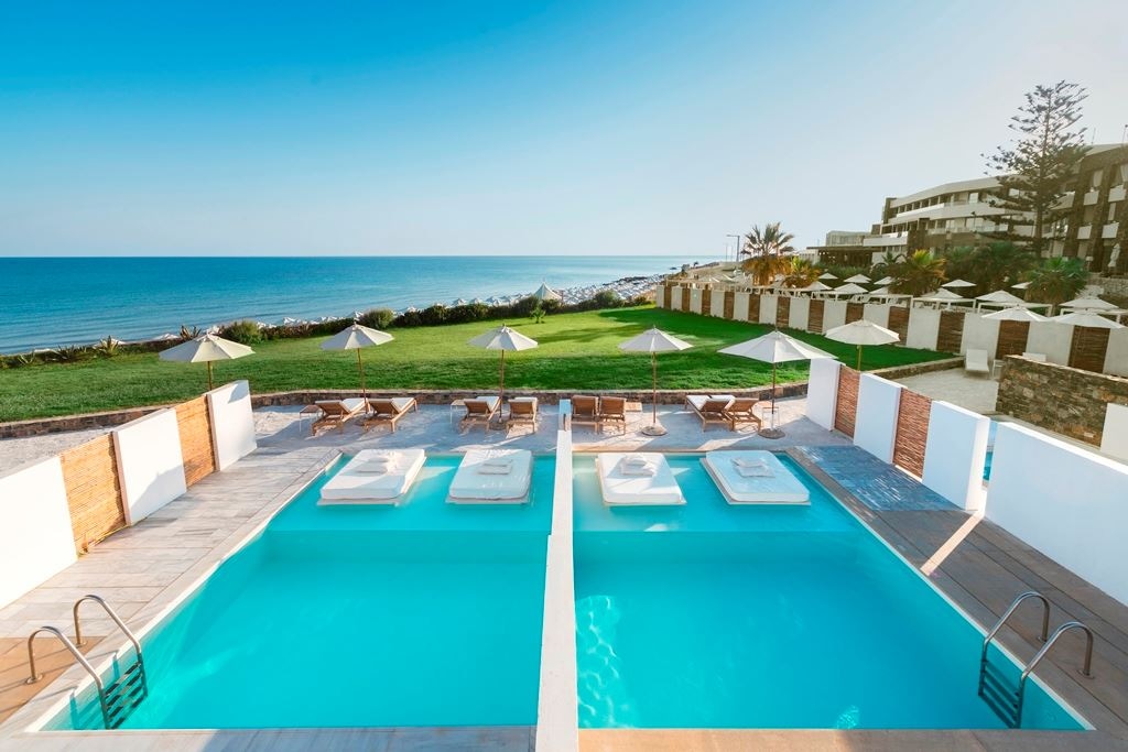 rooms-cool-room-with-private-pool--id-12