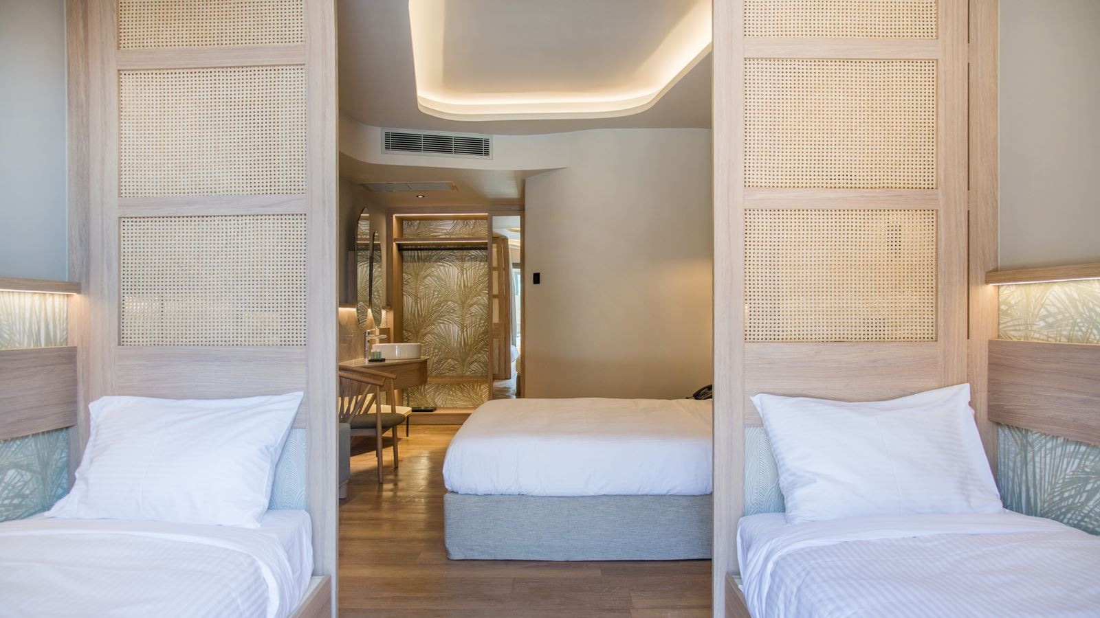 rooms-family-room-garden-view-with-private-pool