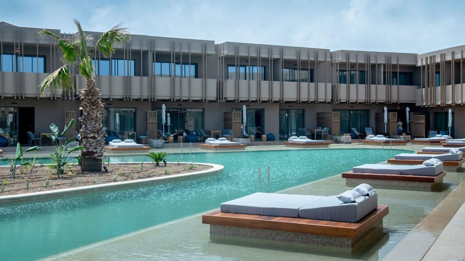 rooms-classic-double-room-garden-view-with-pool-access