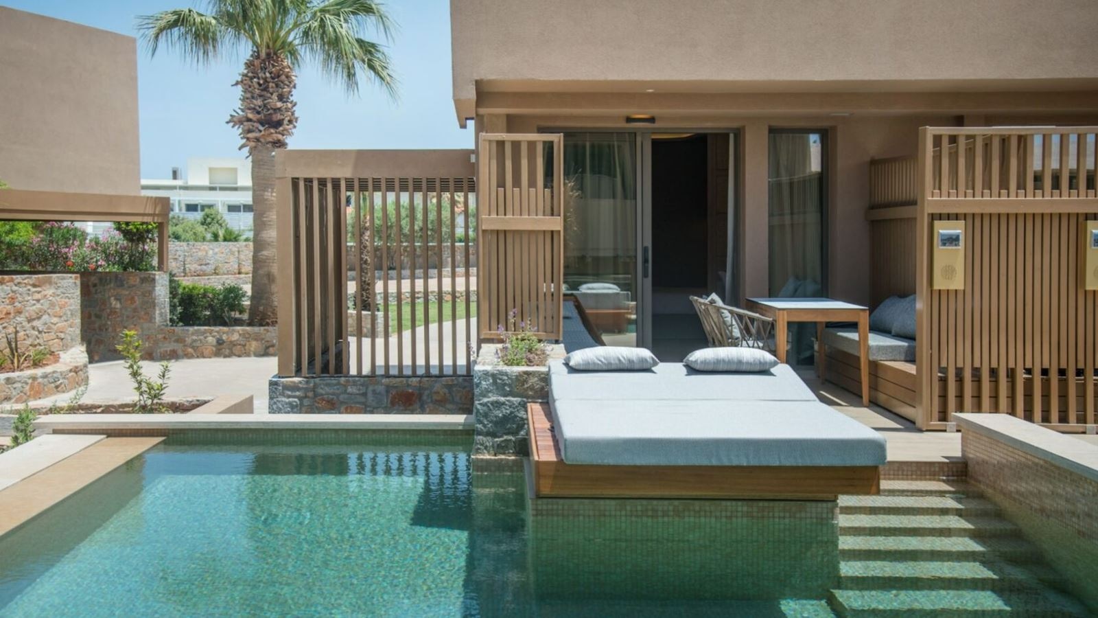 rooms-family-room-garden-view-with-sharing-pool