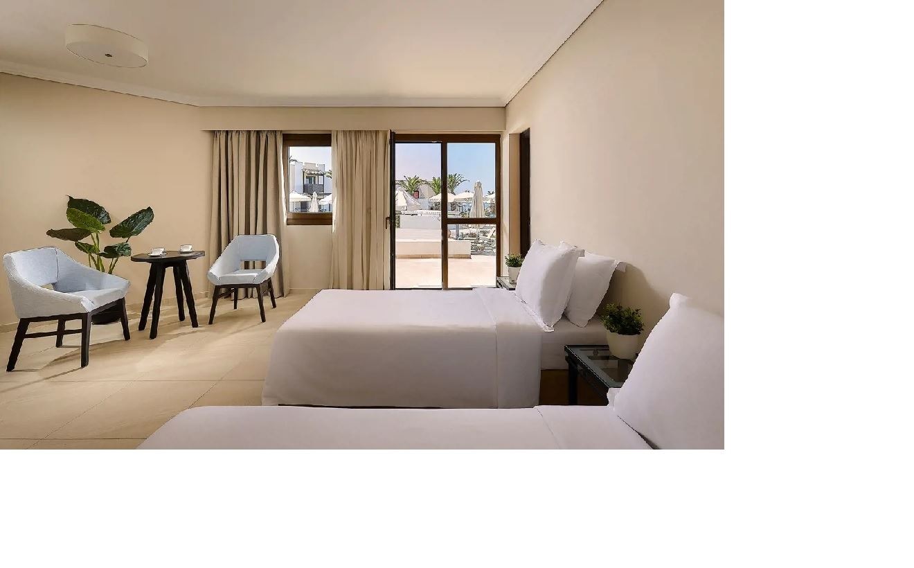 rooms-family-room-sharing-pool