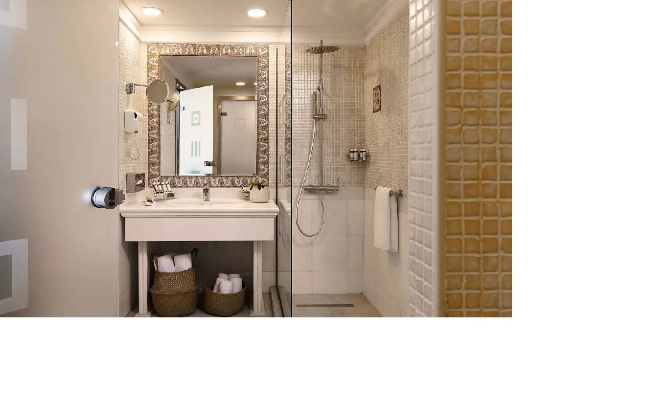 rooms-family-room-sharing-pool