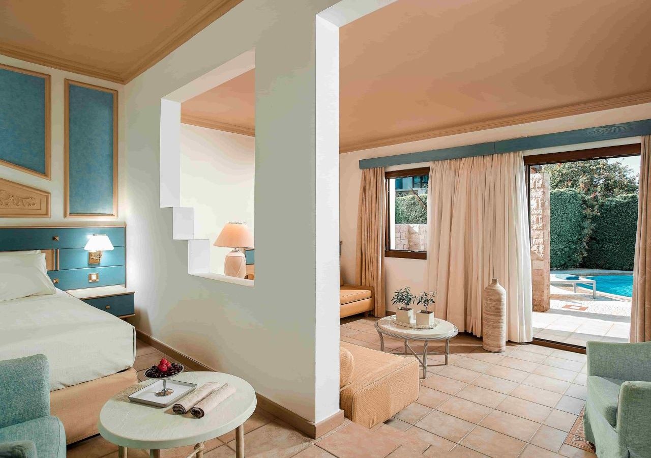 rooms-junior-suite-sharing-pool