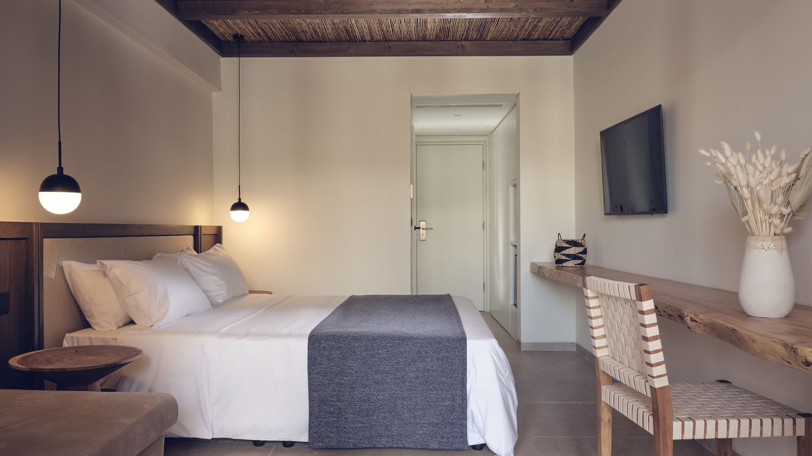 rooms-room-double-swim-up-pool-view