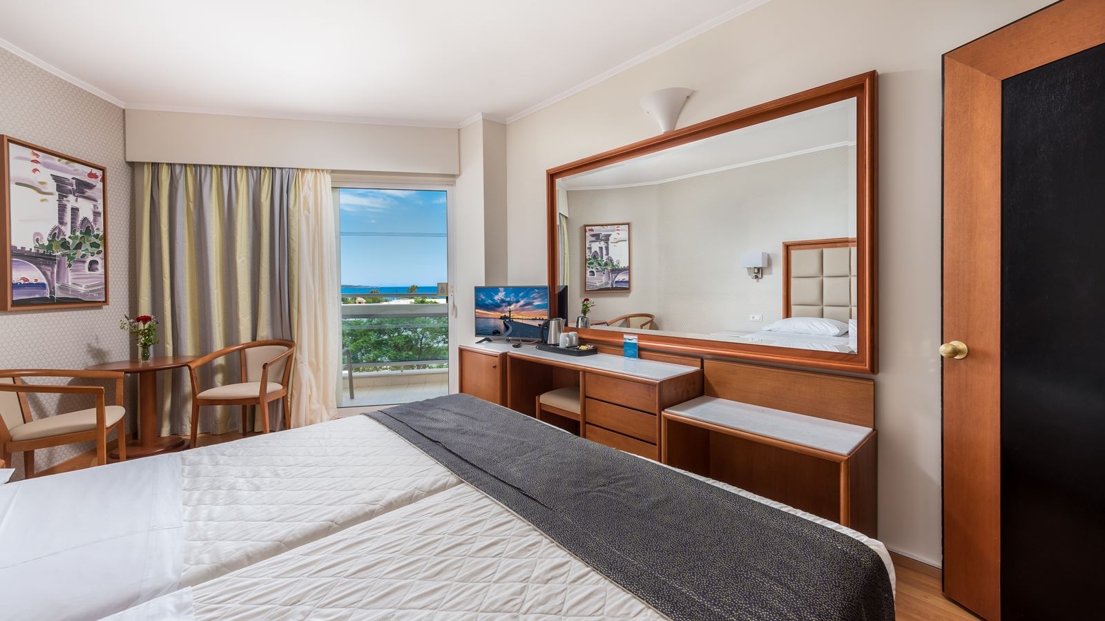 rooms-room-comfort-upper-floor-side-sea-view-balcony