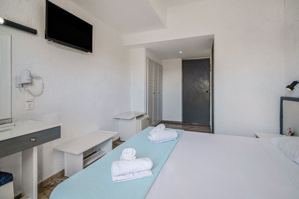 rooms-standard-double-room-balcony-or-terrace