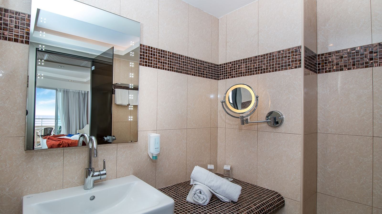 rooms-deluxe-sea-view