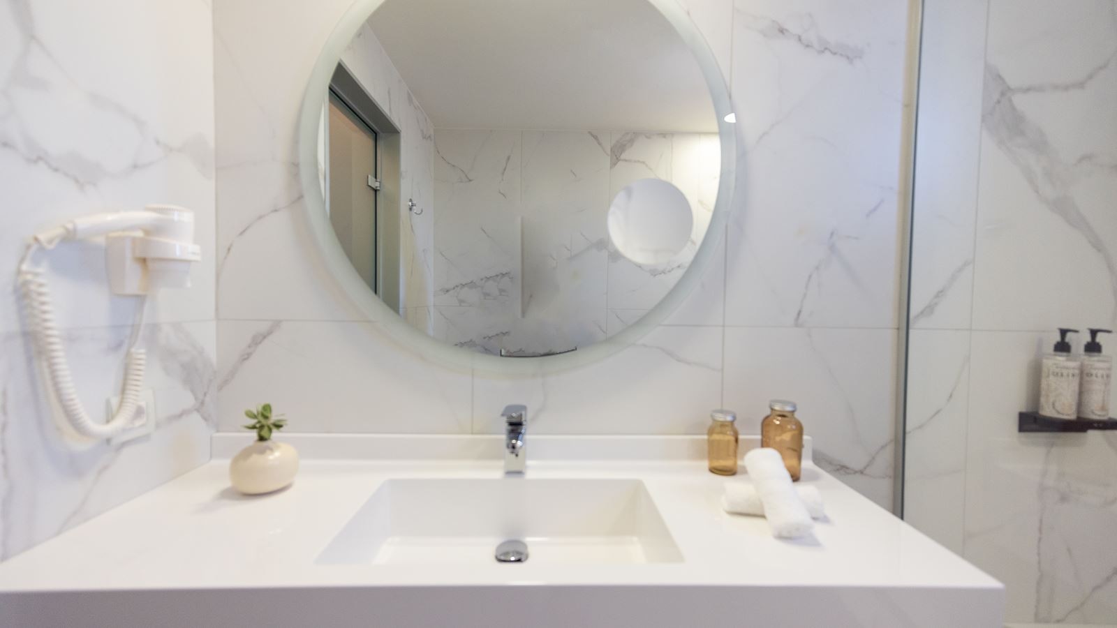 rooms-room-superior-side-sea-view