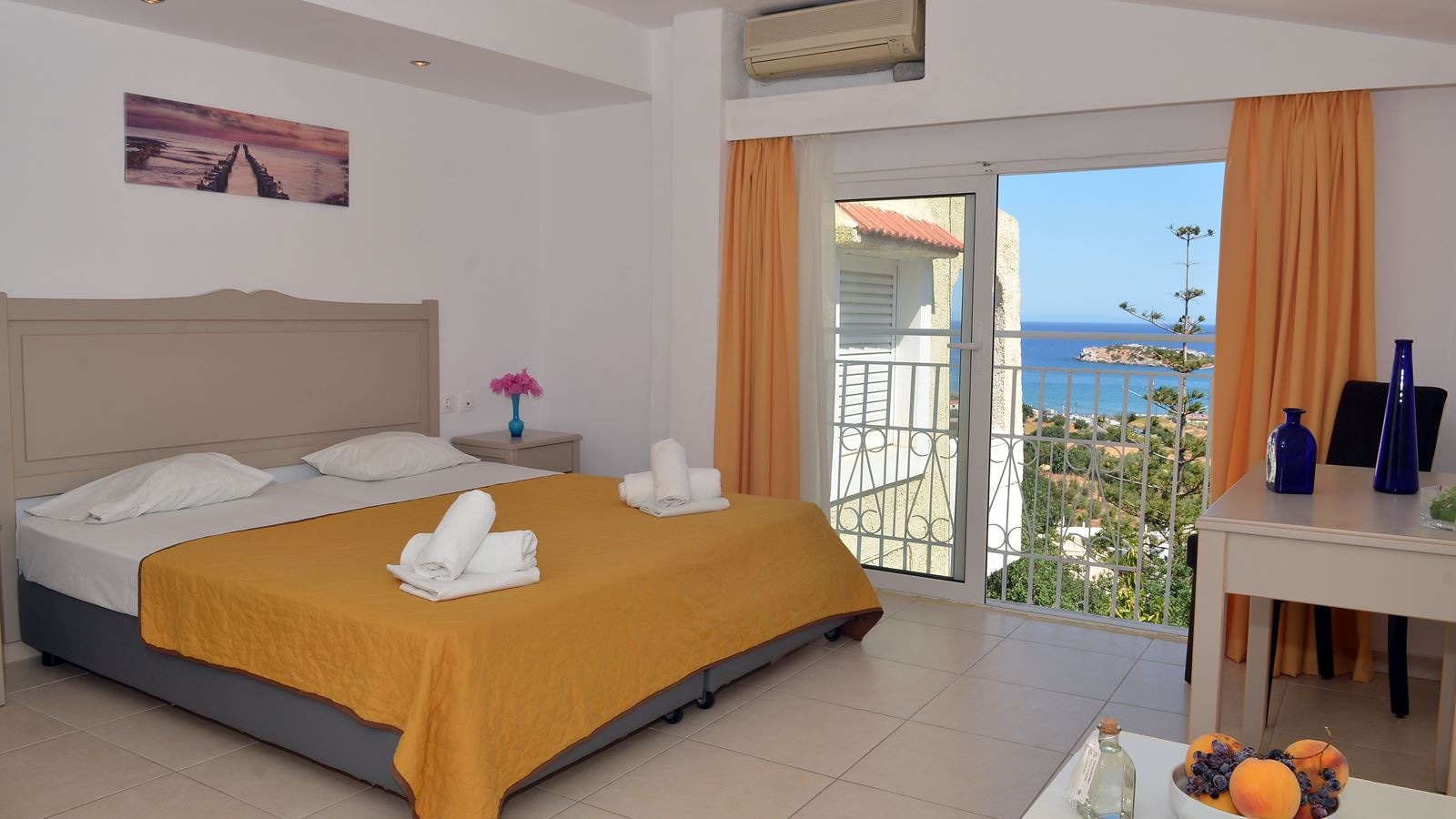 rooms-room-family-openplan-balcony-or-terrace