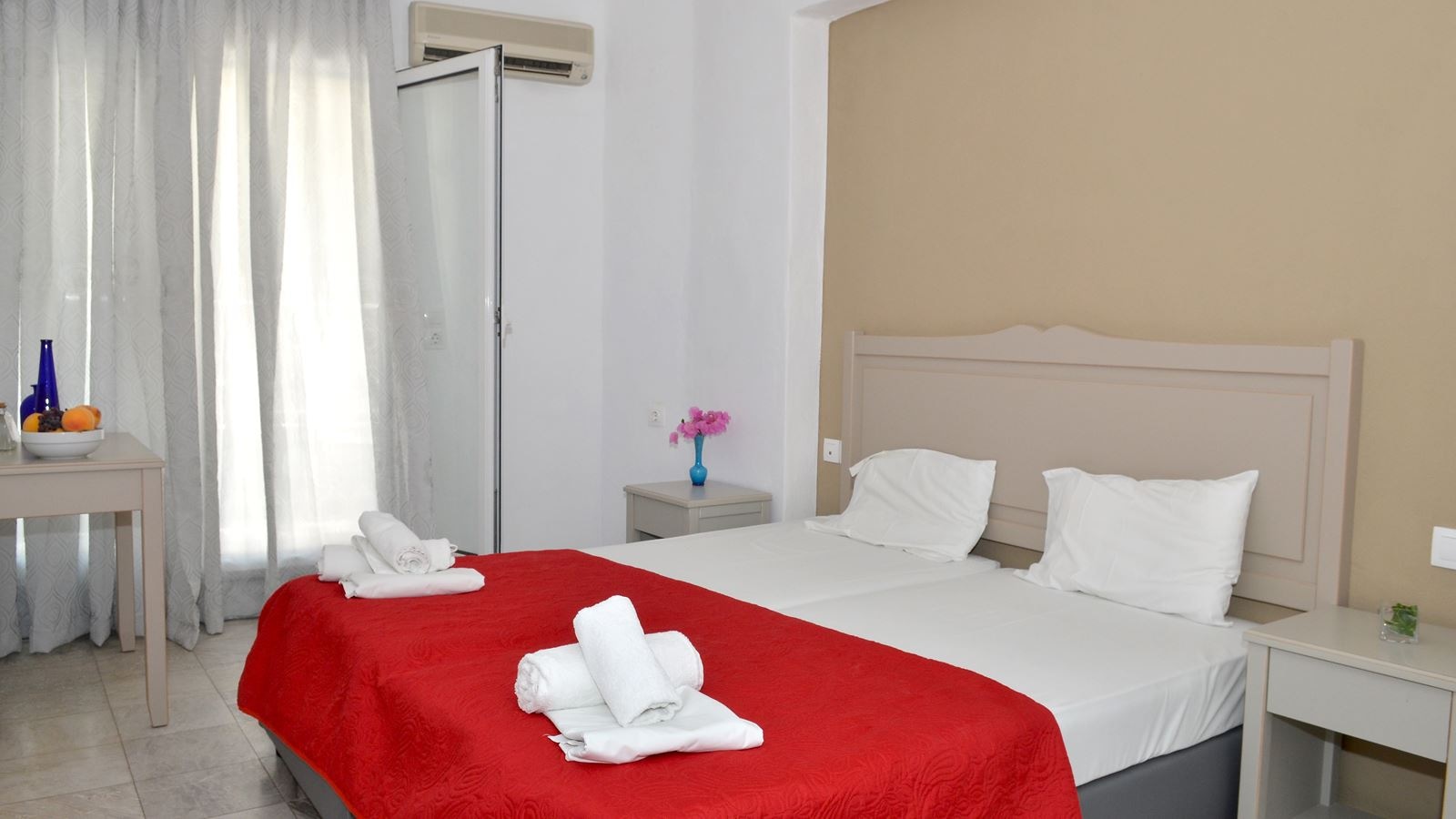 rooms-room-triple-balcony-or-terrace