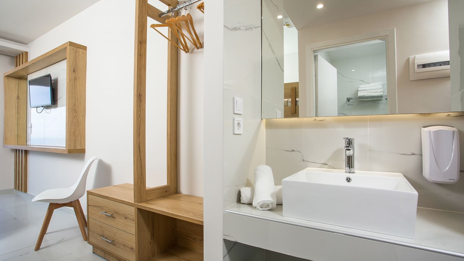 rooms-family-room-with-bunk-beds