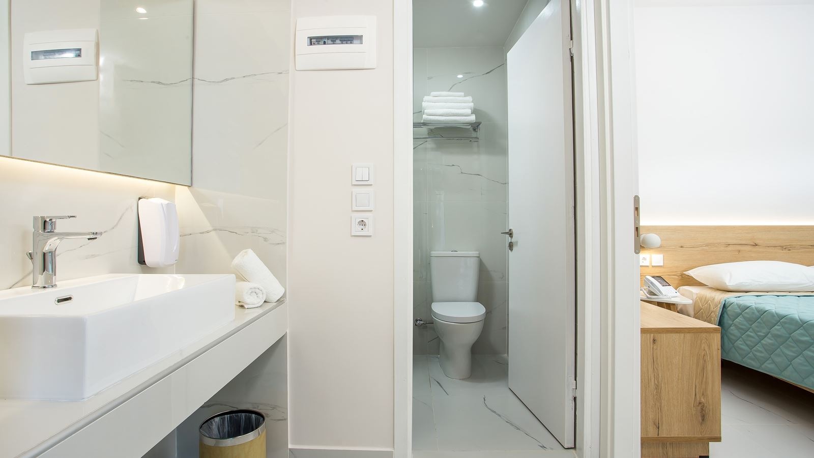 rooms-family-room-with-bunk-beds