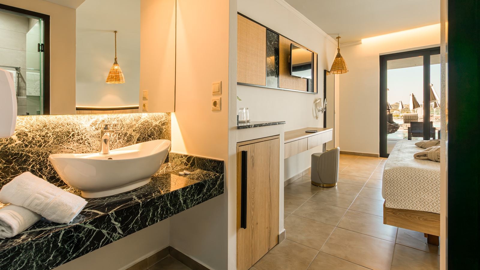 rooms-deluxe-room-private-pool