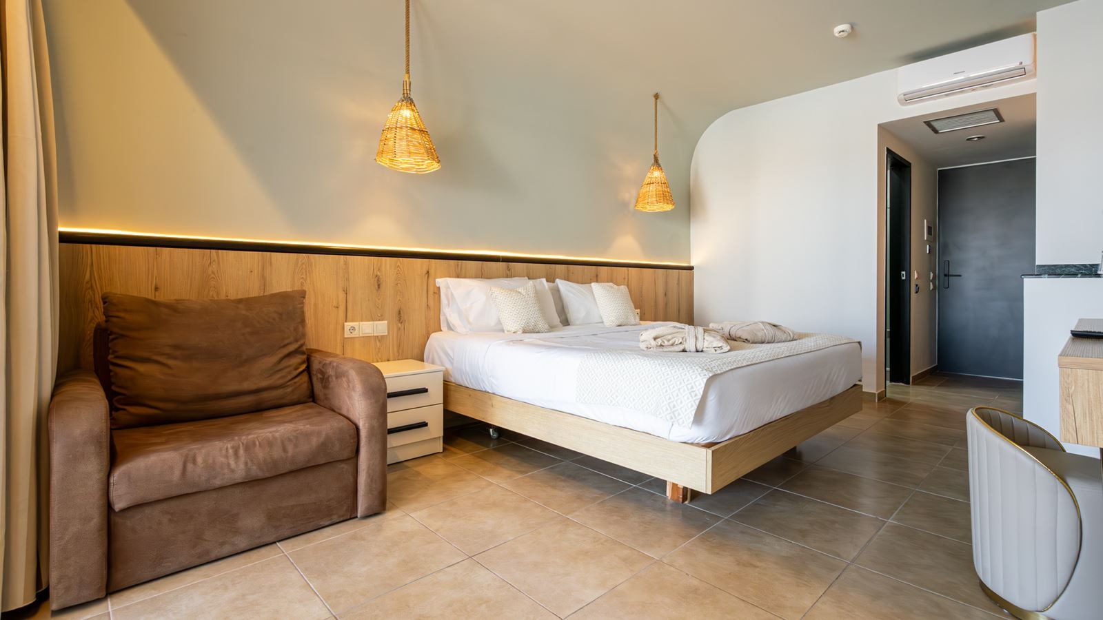 rooms-deluxe-room-private-pool