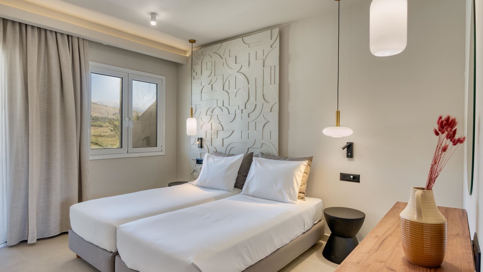 rooms-superior-family-room