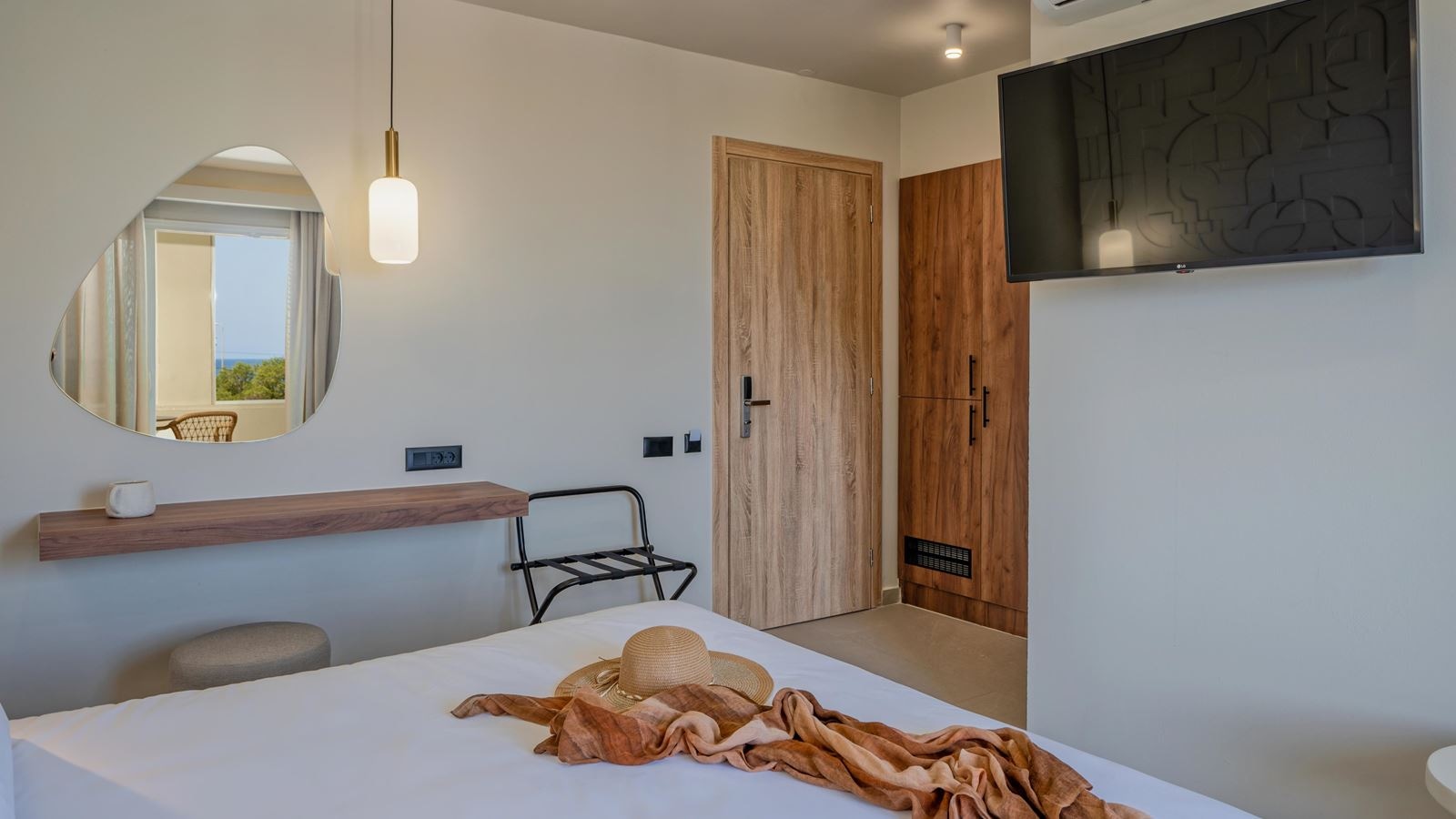 rooms-superior-side-sea-view