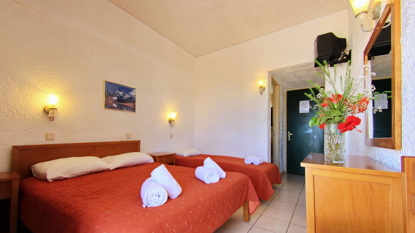 rooms-triple-standard-room-balcony-or-terrace