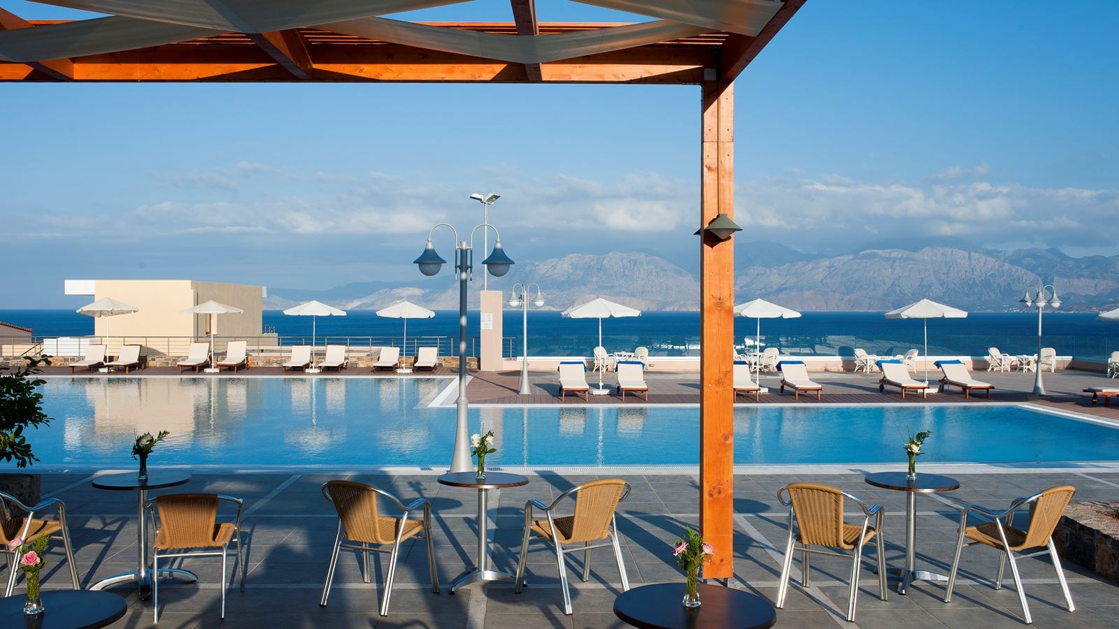 bars-aegeon-pool-bar