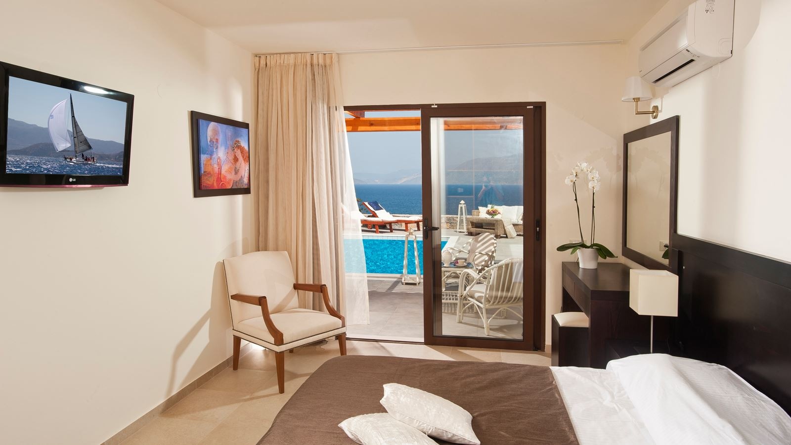 rooms-suite-1-bedroom-sea-view-pool