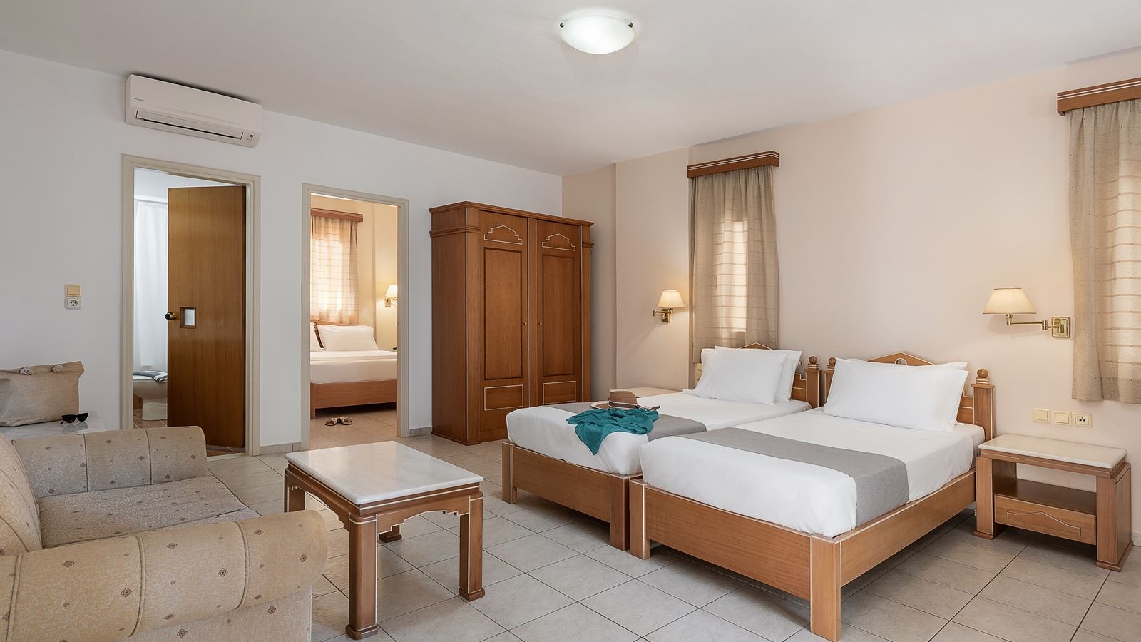 rooms-family-room-separate-bedrooms