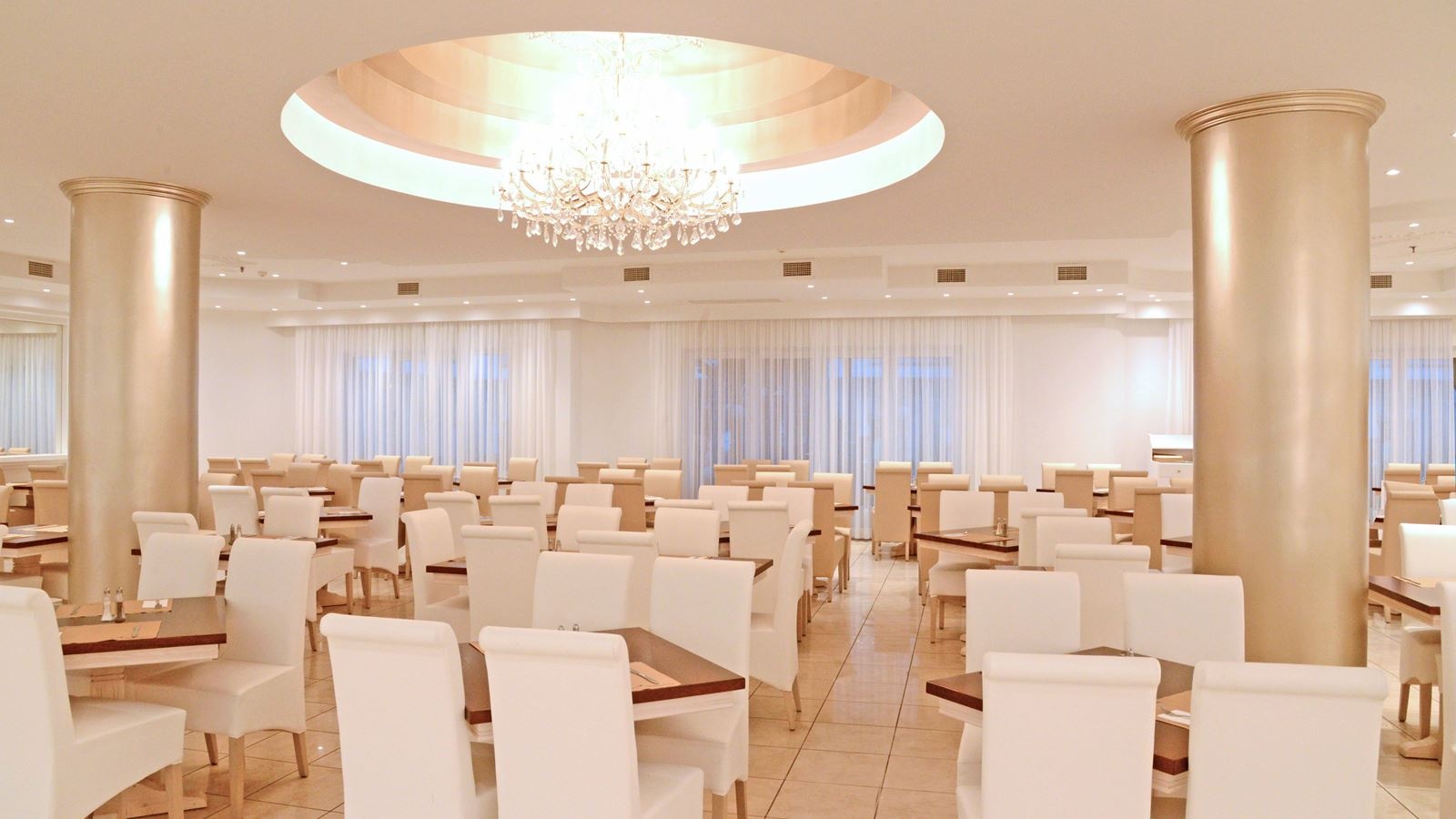 restaurants-calypso-main-restaurant