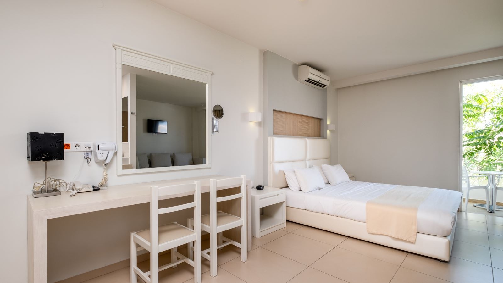 rooms-junior-suite-land-view