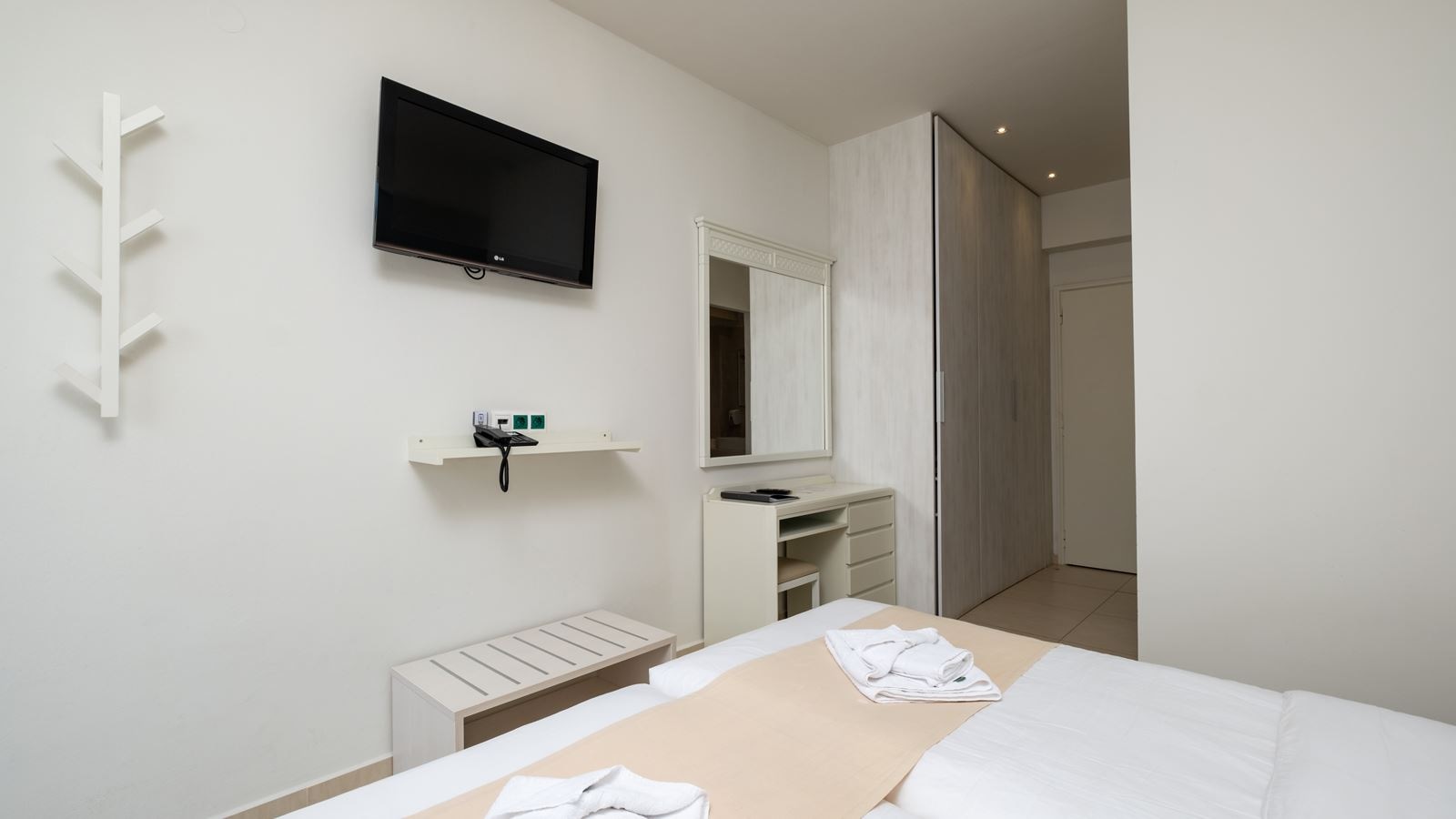 rooms-standard-room-land-view