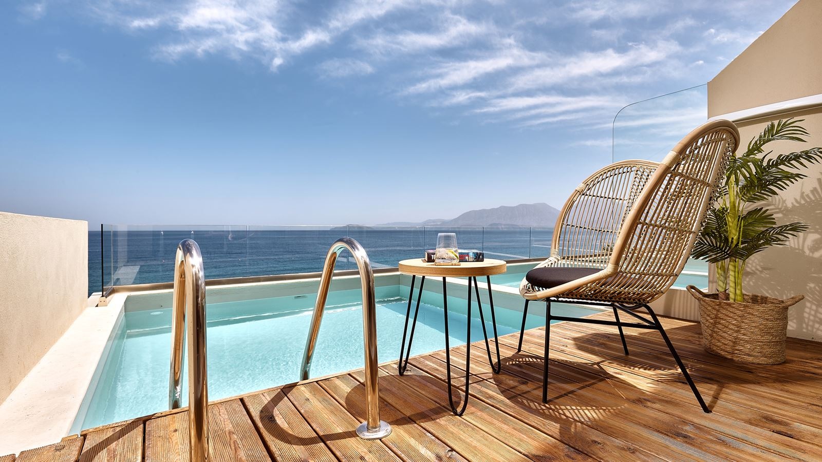 rooms-room-superior-swim-up