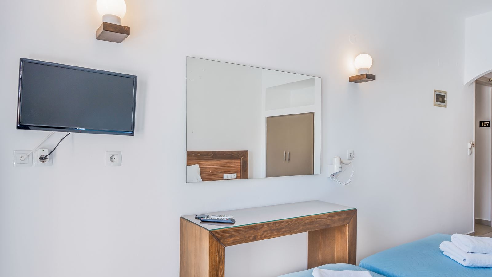 rooms-standard-twin-double-room-balcony-or-terrace