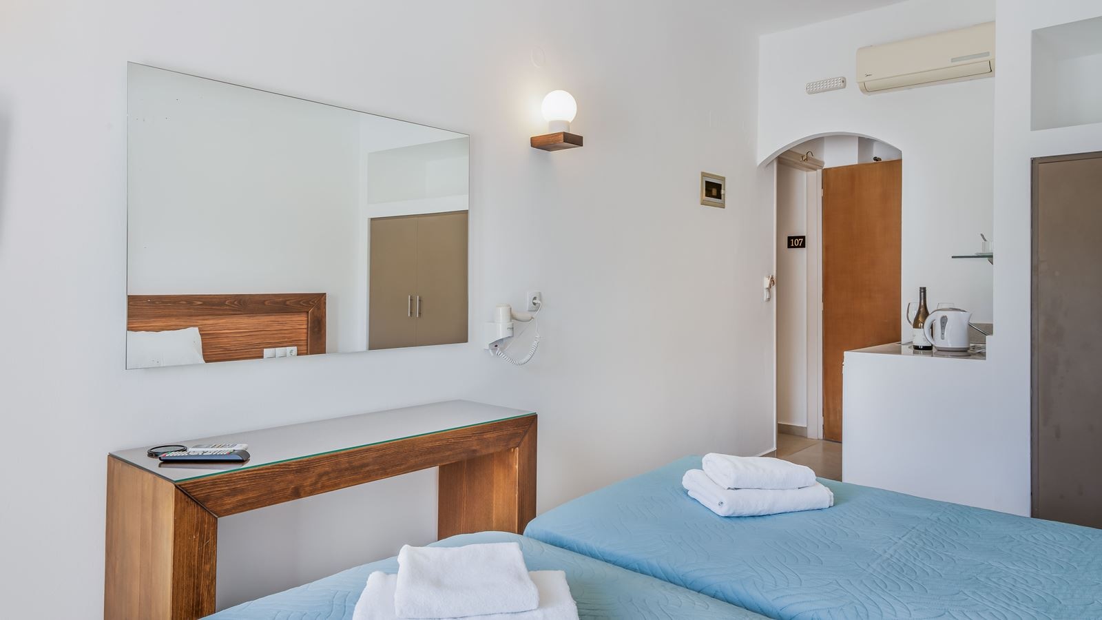 rooms-standard-twin-double-room-balcony-or-terrace