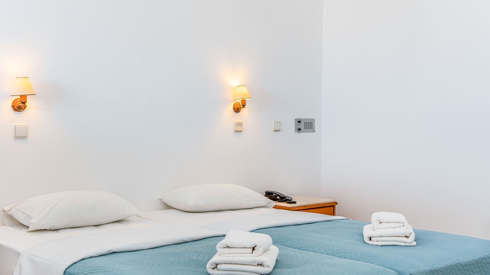 rooms-standard-triple-balcony-or-terrace