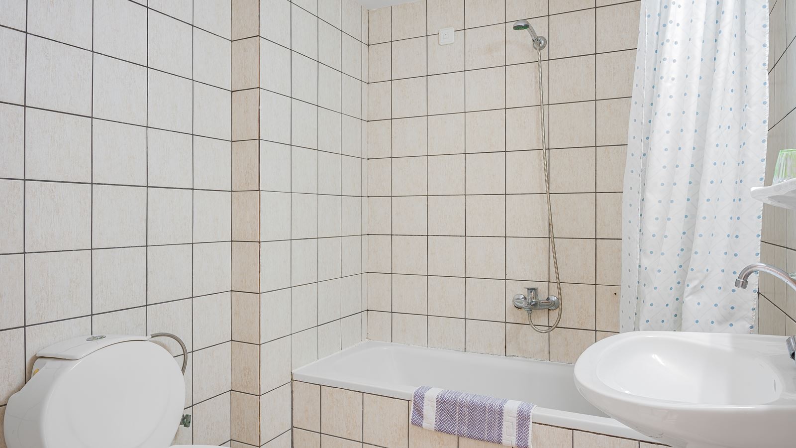 rooms-economy-1-bedroom-triple-apartment-ground-floor